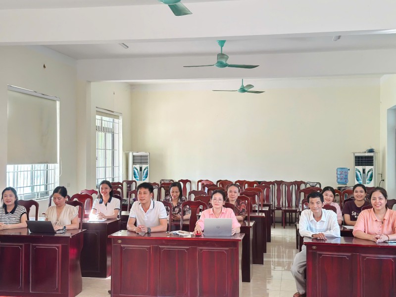 Hội đồng tuyển sinh nhà trường tổ chức họp xếp lớp cho học sinh khối 6 năm học 2026 - 2027